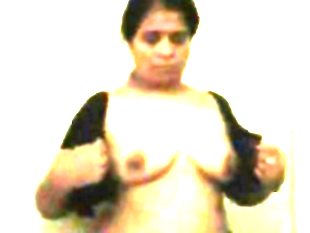 Indian aunty flashes her breasts