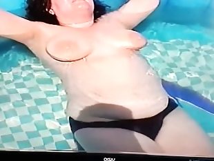 Saggy boobs showing neighbors