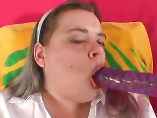 Bbw butterface plays with dildo