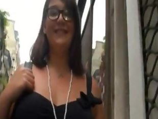 Femme rondelette putain de deux hommes